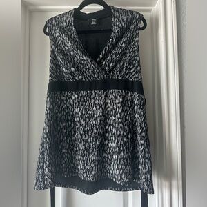 Ladies sleeveless dress shirt